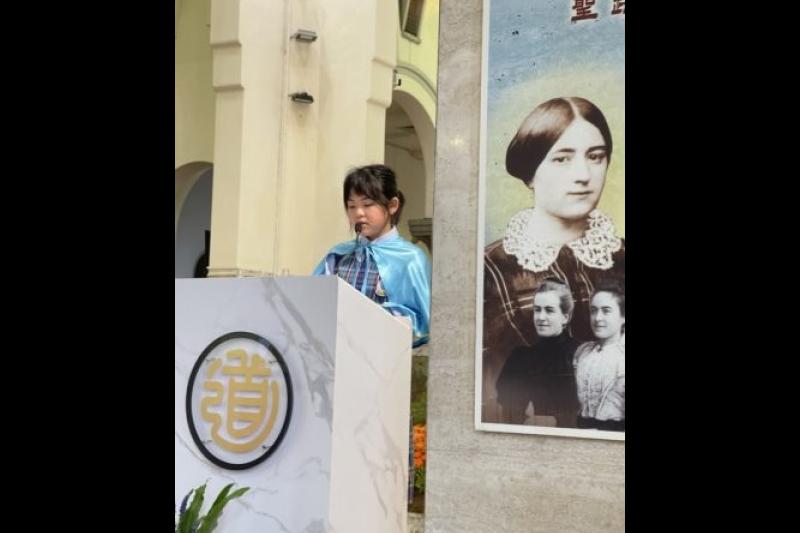 學生代表讀經