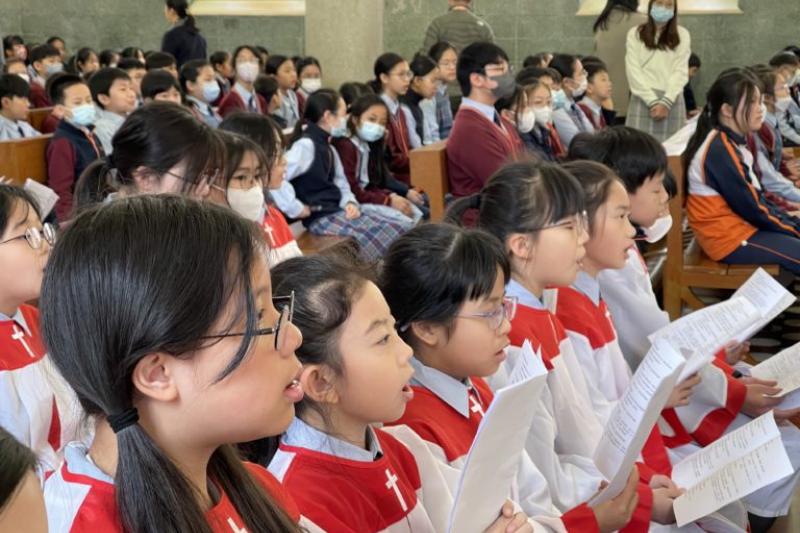 詠團帶領全體頌唱歌詠