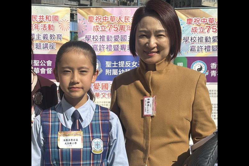 陳心妤與全國人大常委會委員委員李慧琼女士留影